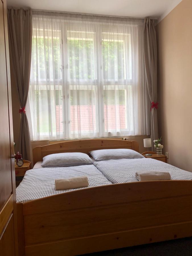 Hotel Obecna Skola Svatý Jan pod Skalou Zewnętrze zdjęcie