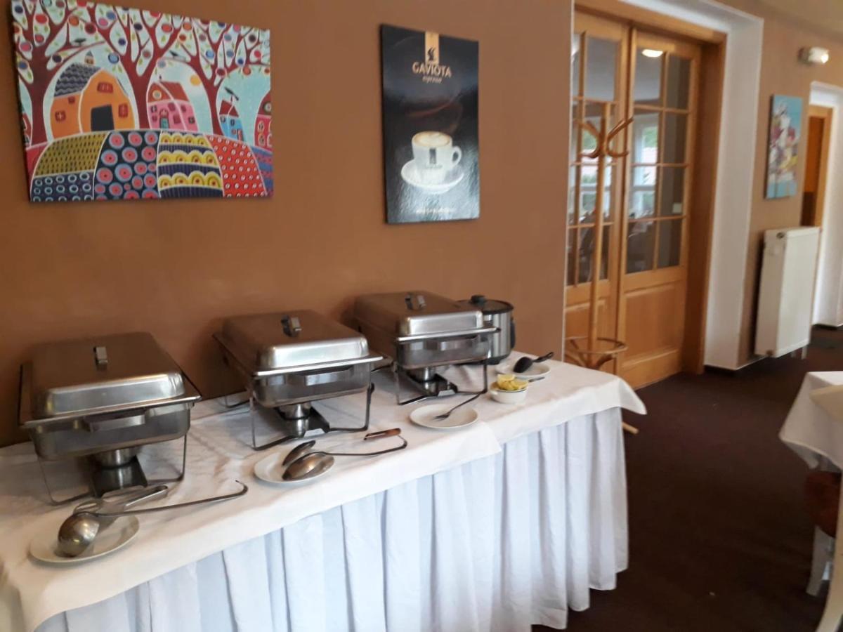 Hotel Obecna Skola Svatý Jan pod Skalou Zewnętrze zdjęcie